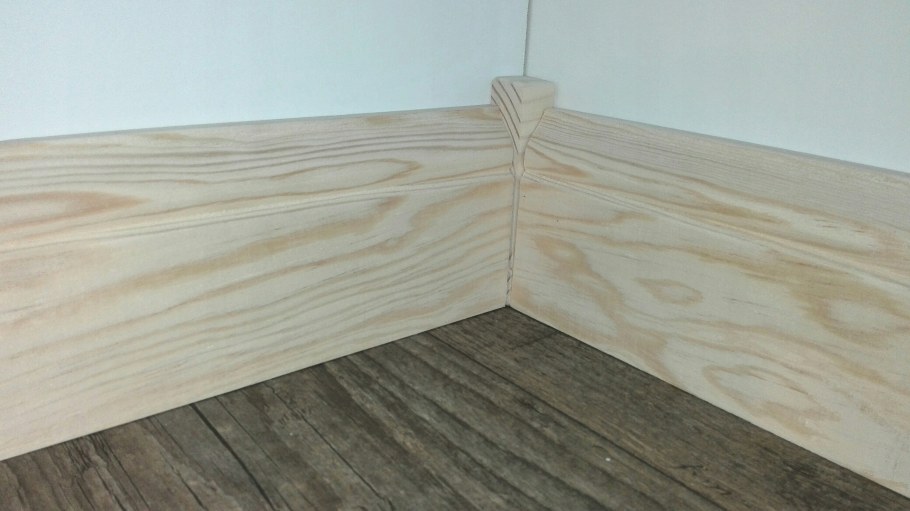 Плинтус галтель термососна