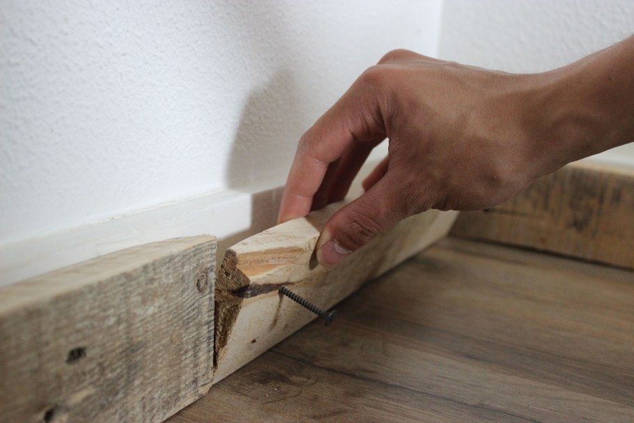 Напольный плинтус Base 5032