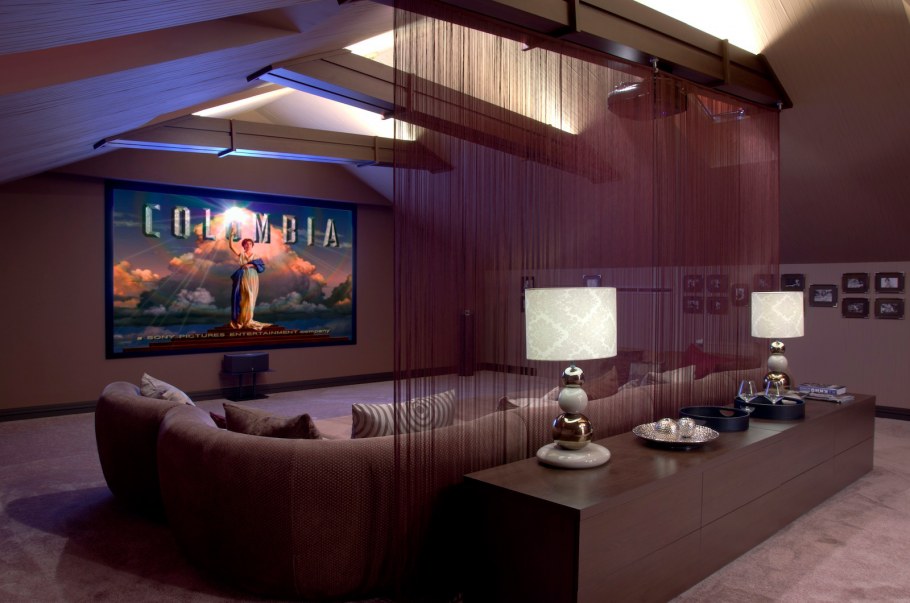 Гостиная с проектором