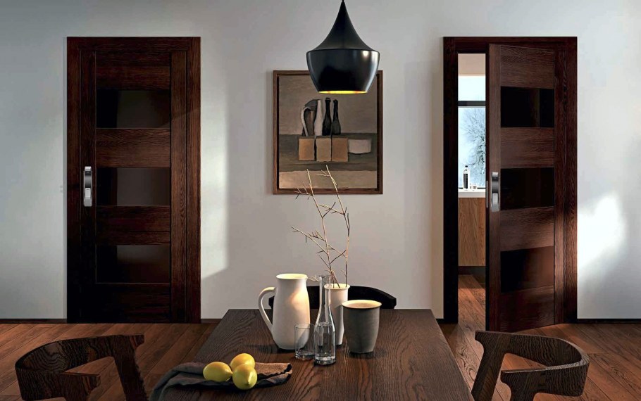 Коричневые двери в интерьере