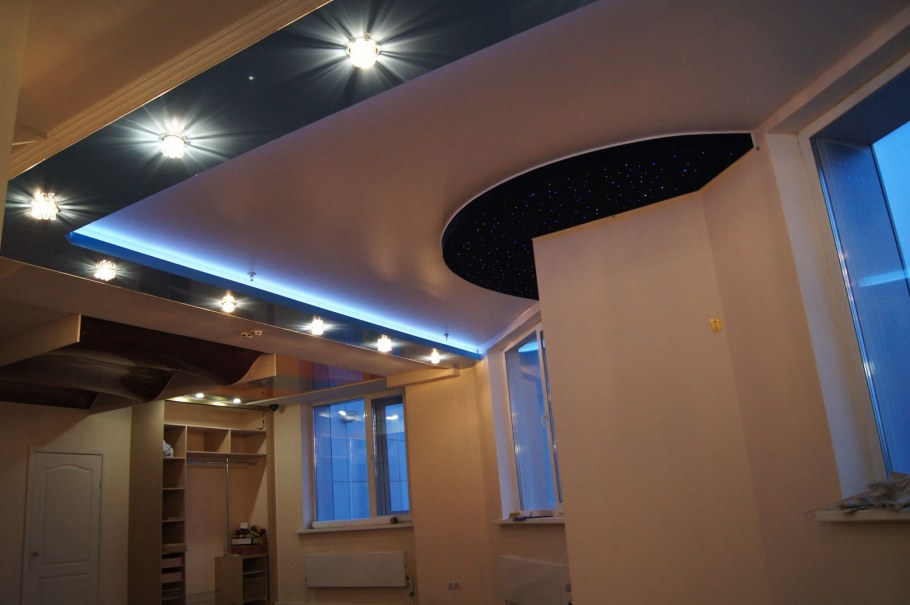 Многоуровневый потолок с подсветкой