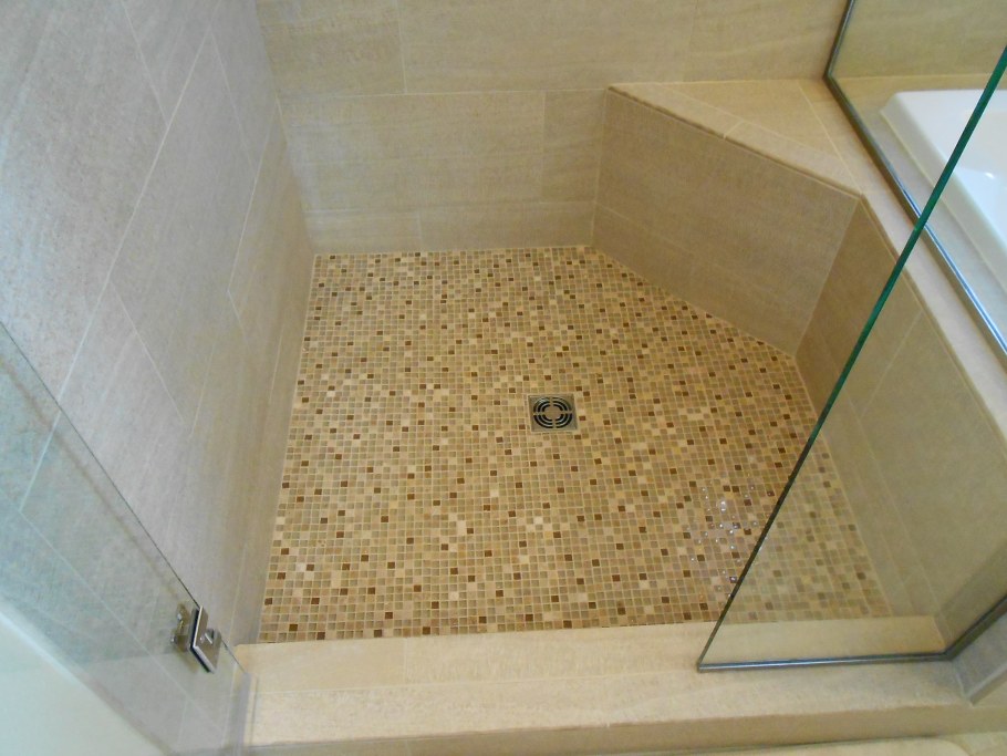 Душевой поддон из мозаики