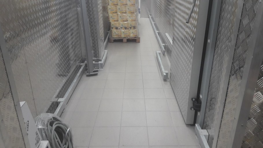 Отбойник для стен из рифленого алюминия