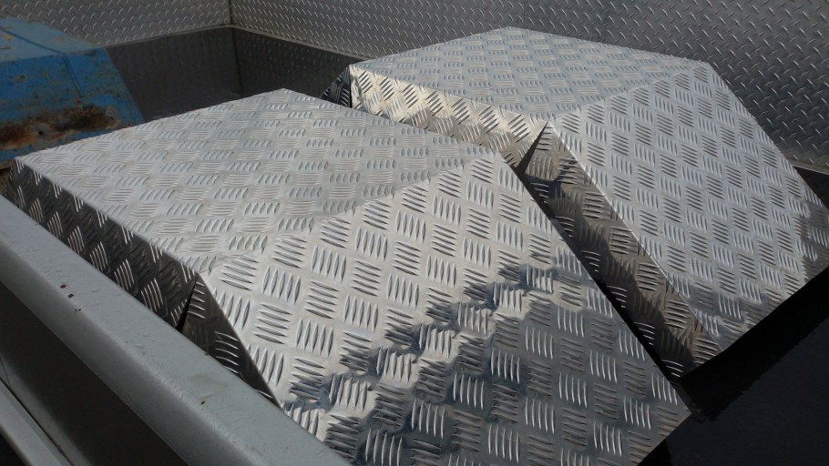 КАМАЗ 65115 С крыльями из рифленого алюминия