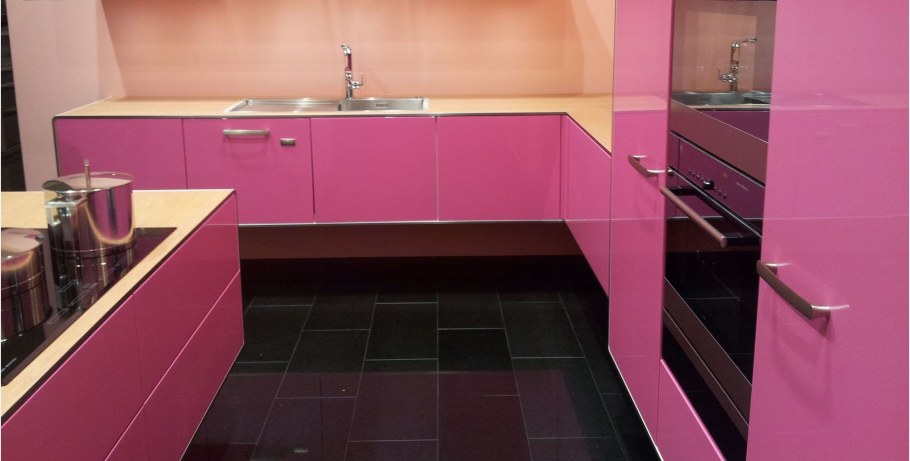 Розовая кухня в интерьере