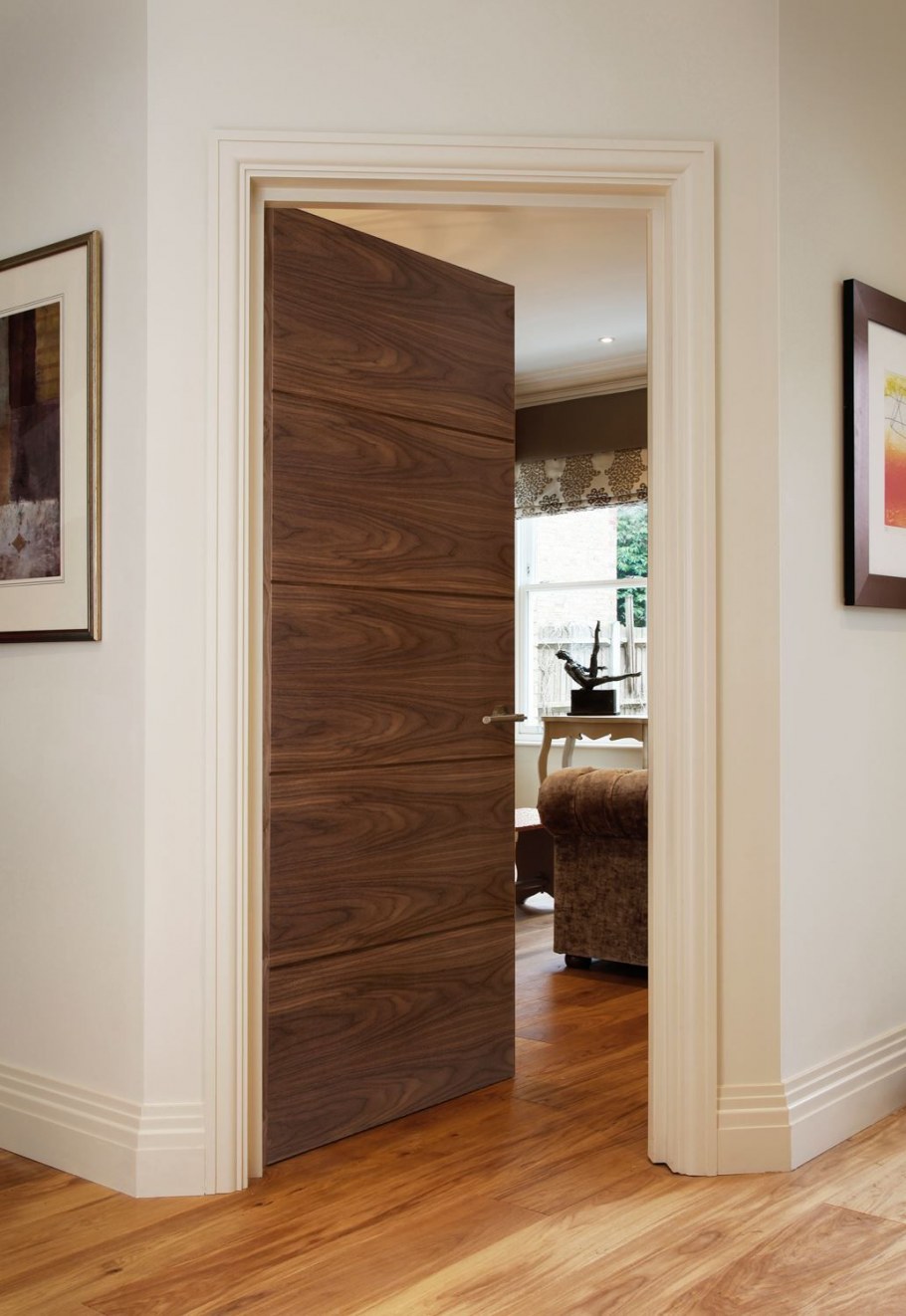 Межкомнатные двери в комнате