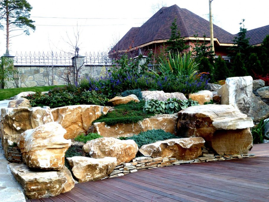 Скамейка из дикого камня