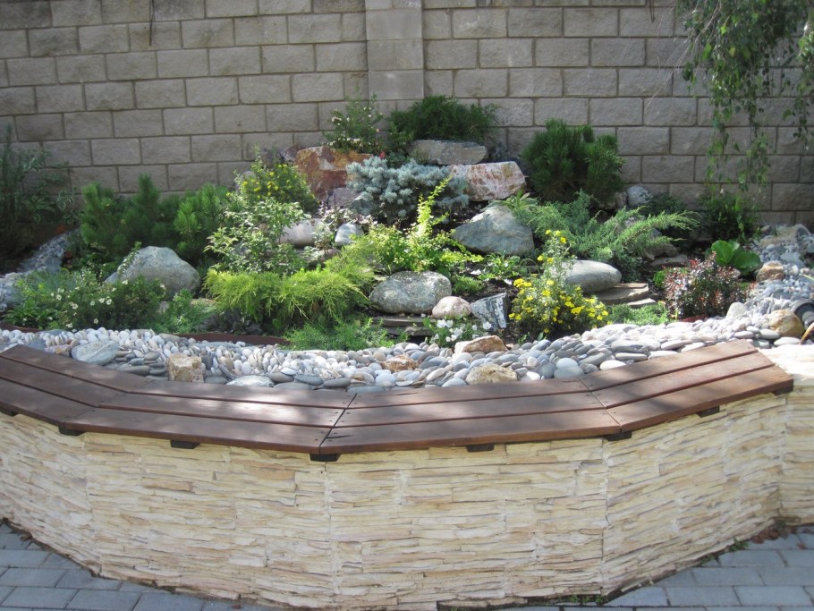 Клумба из искусственного камня