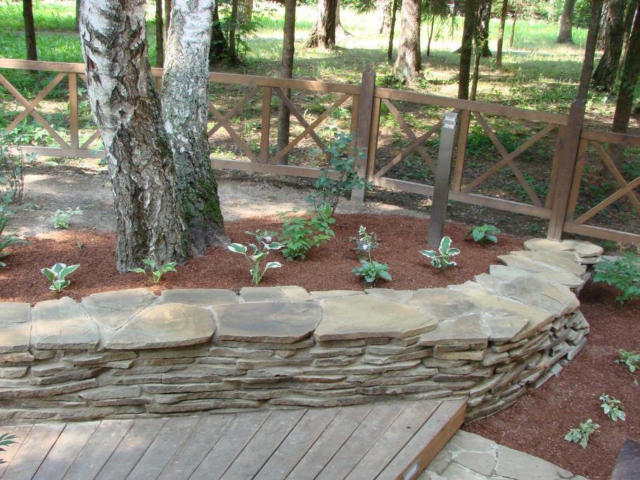 Подпорная стена из плитняка