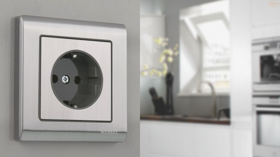 Розетка Веркель глянцевый никель