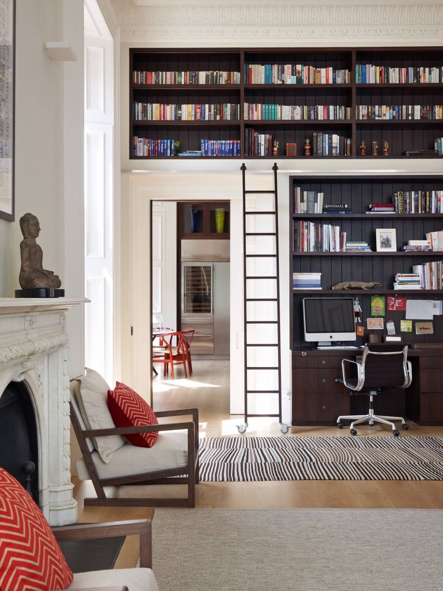 Комната с книжными полками