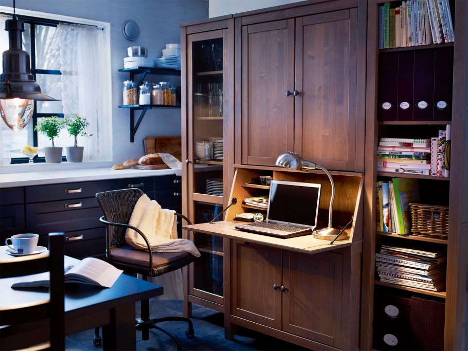 Кабинет в коричневых тонах