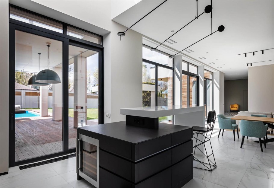 Брутальный кабинет в загородном доме