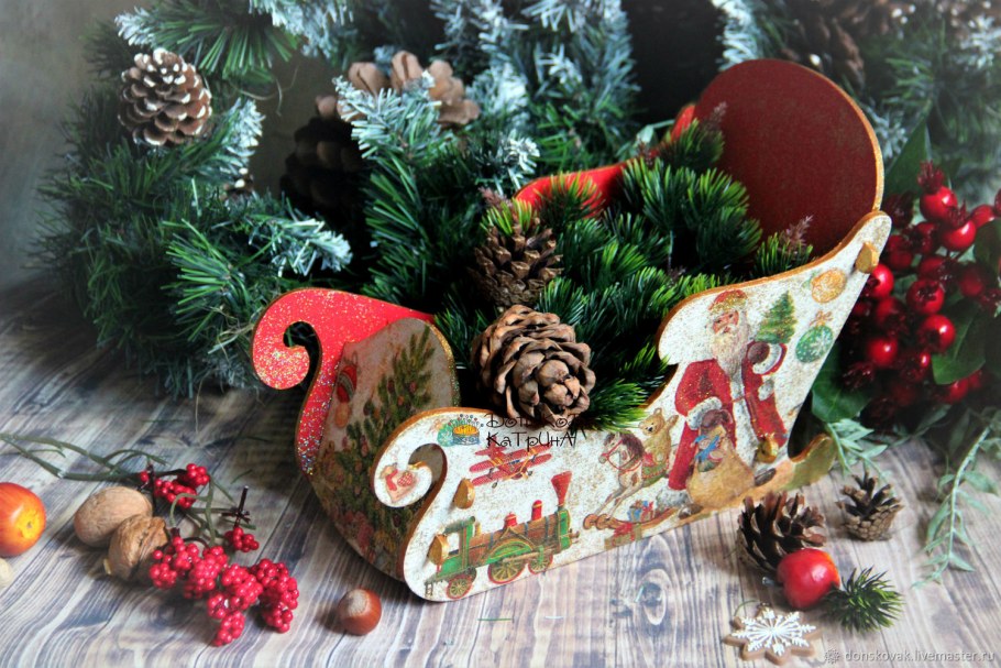 Новогодние деревянные сани