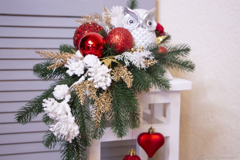 Композиция из новогодних игрушек