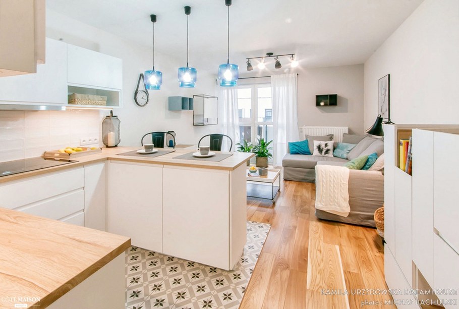 Узкая кухня-гостиная