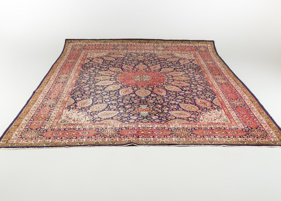 Старинный ковер