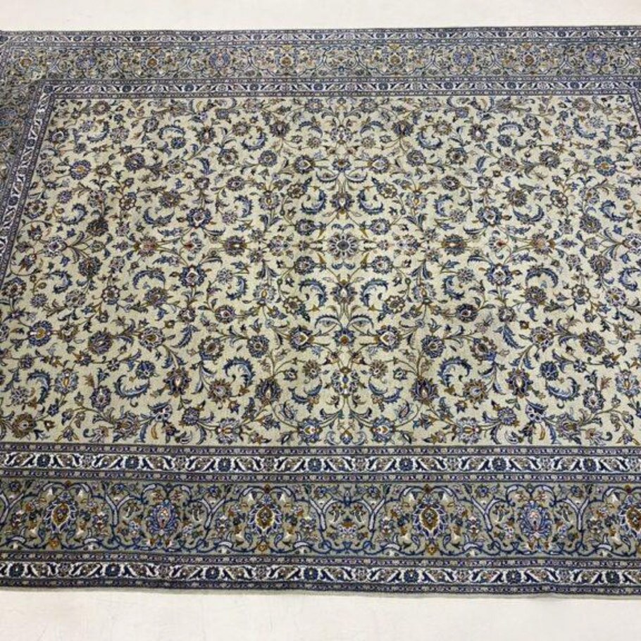 Старинный ковер в современном интерьере