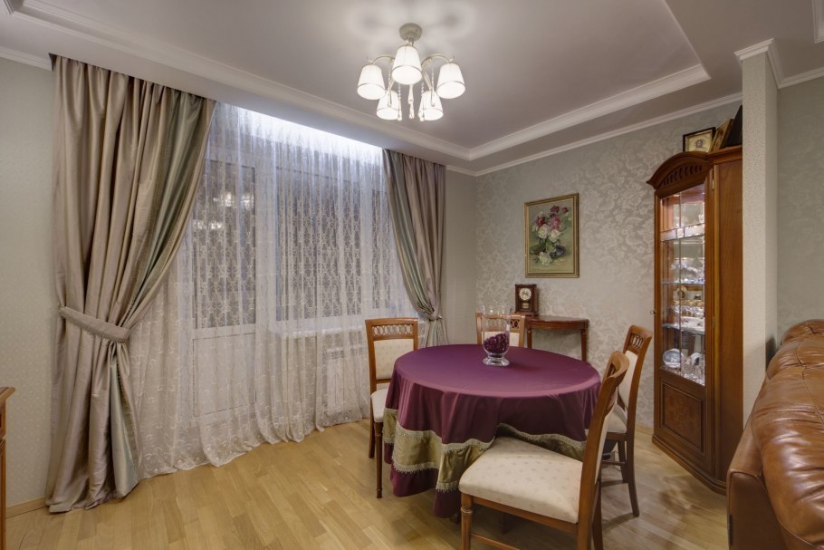 Гостиная с 2 окнами