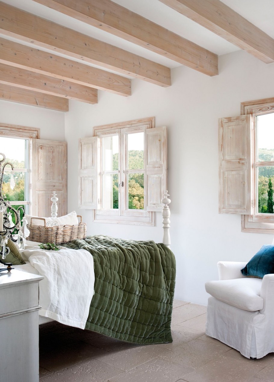 Спальня с балками