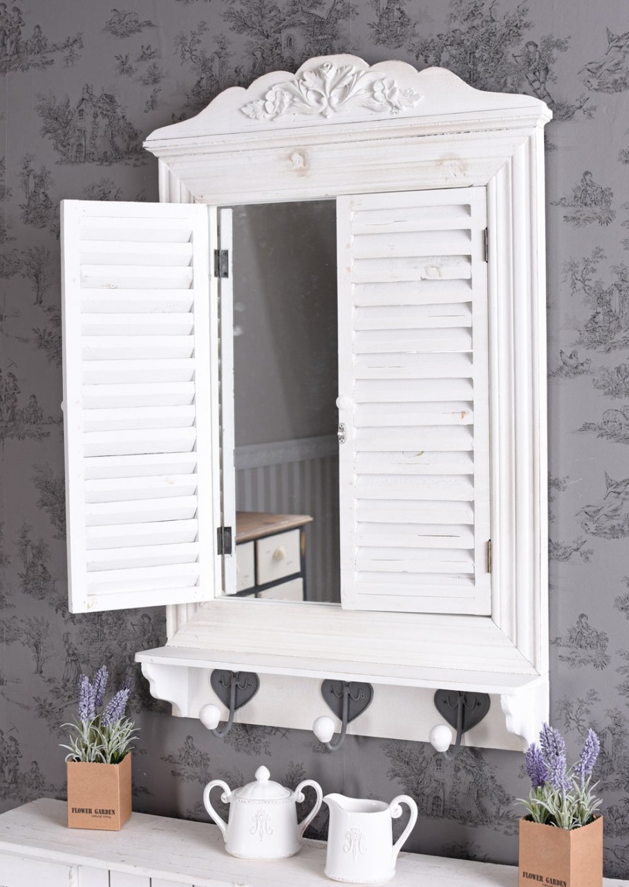 Зеркало со ставнями в интерьере