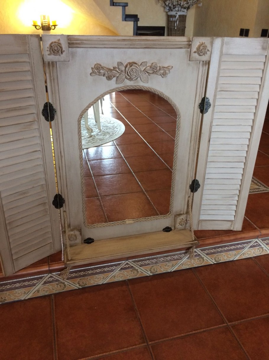 Зеркало со ставнями