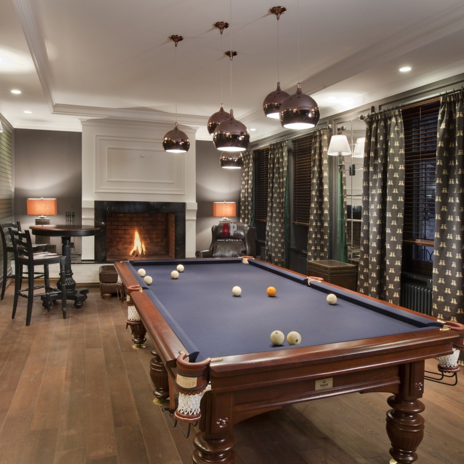 Бильярдная с камином