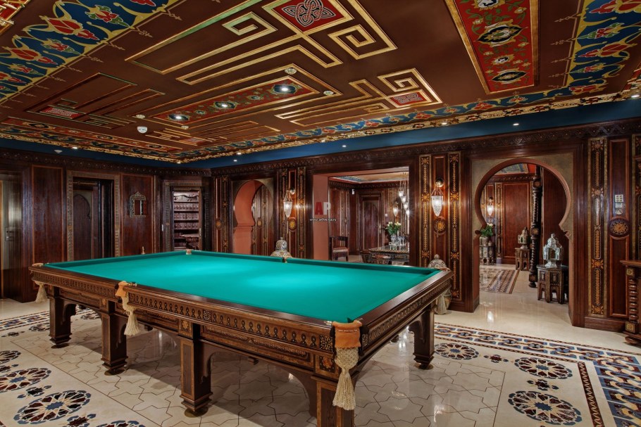 Интерьер бильярдной комнаты