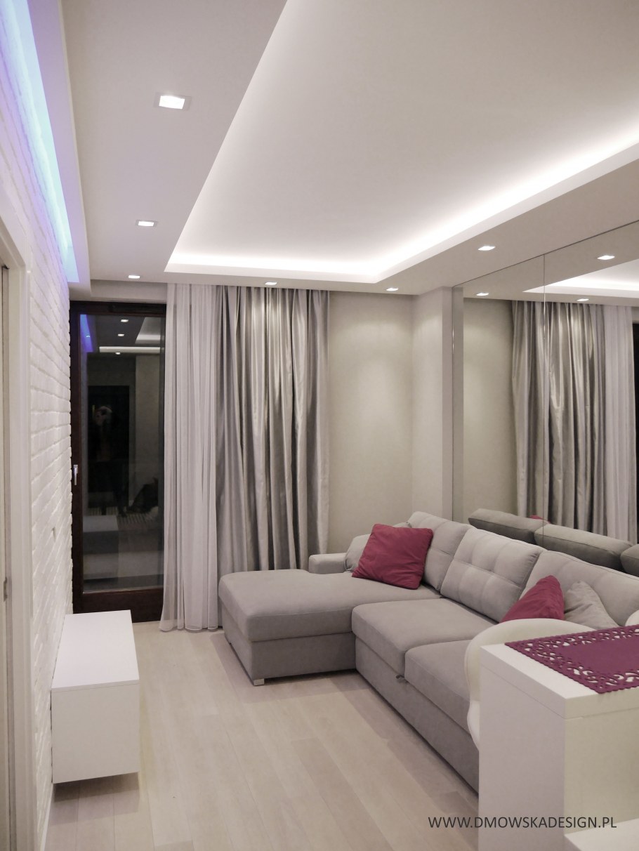 Натяжные потолки в гостиную