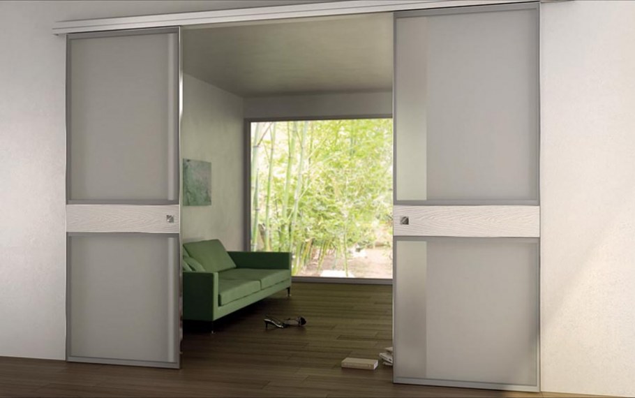 Выдвижные двери в спальне