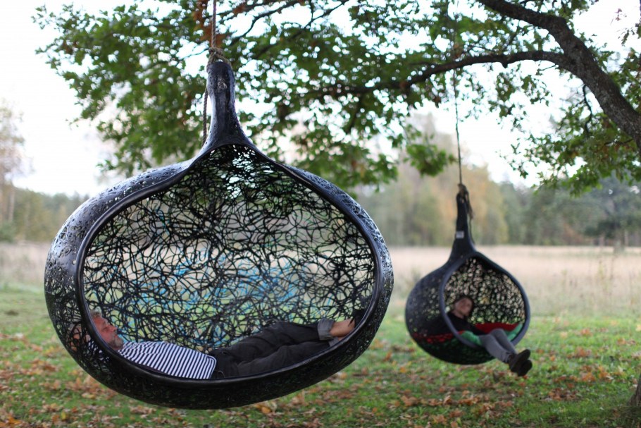 Кресло качели в интерьере