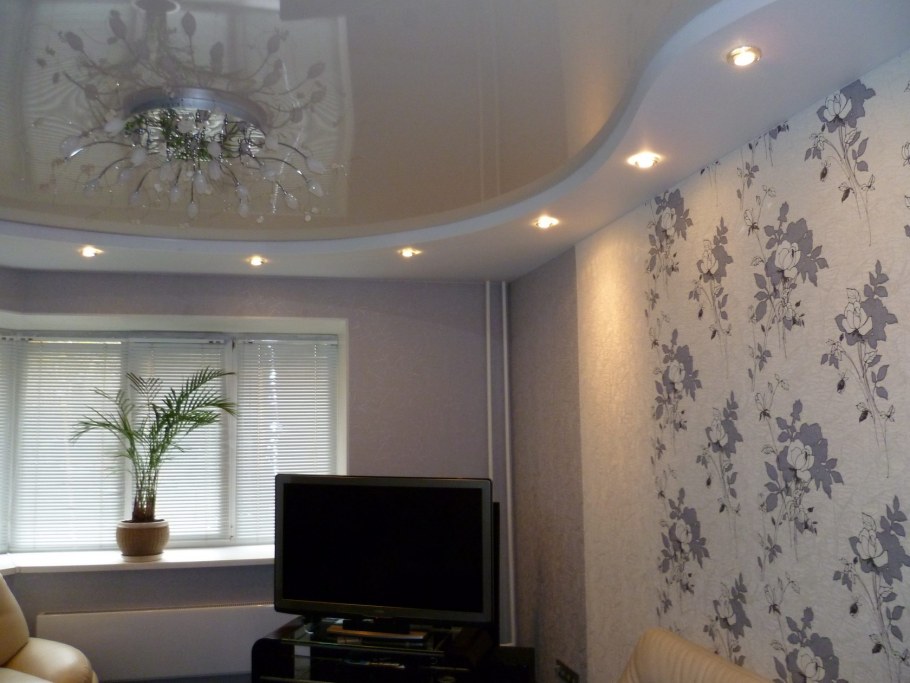 Подвесные потолки для зала