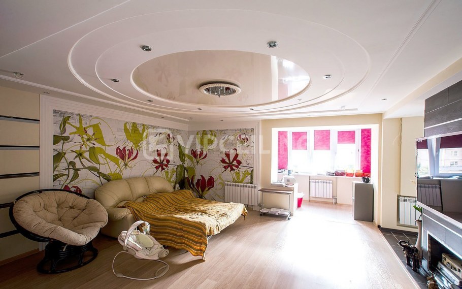 Двухуровневый потолок гостиная