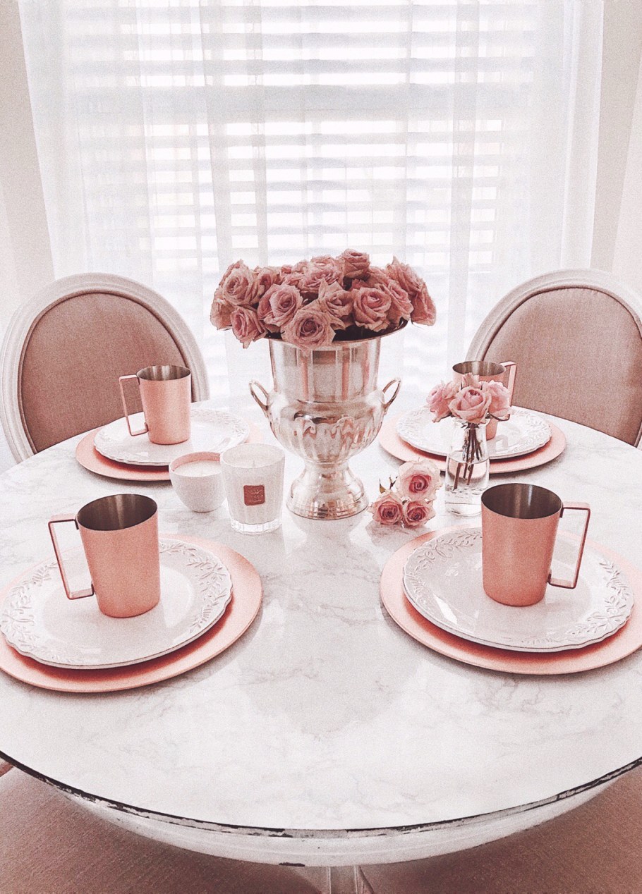 Розовая посуда сервировка