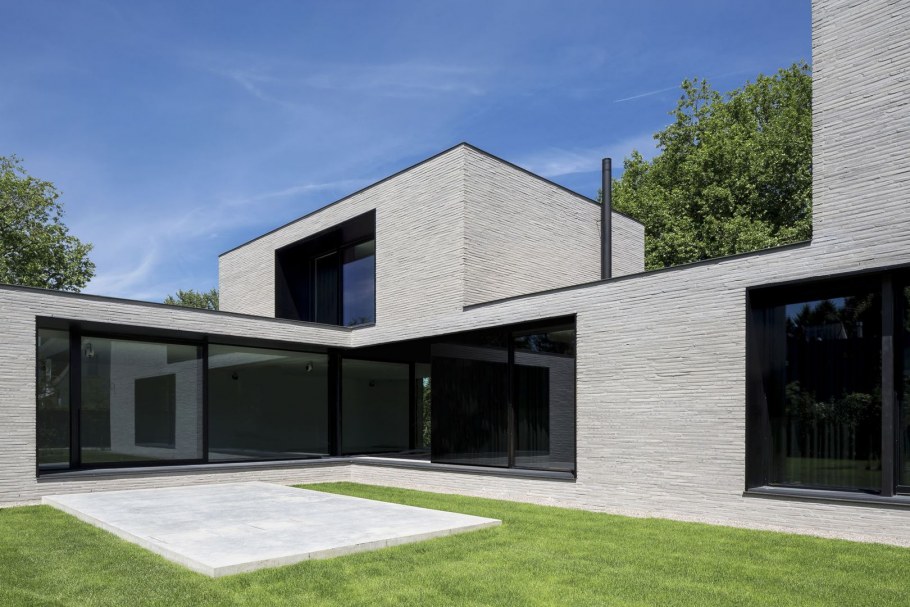 Дом с плоской крышей монолит 170 м