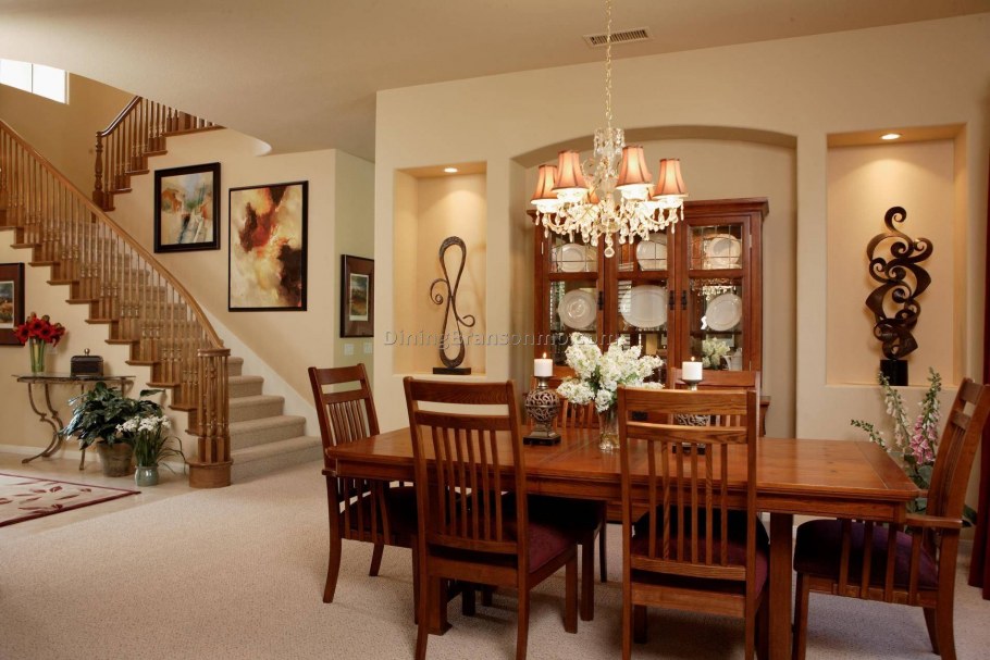 Красивая мебель для столовой в своем доме