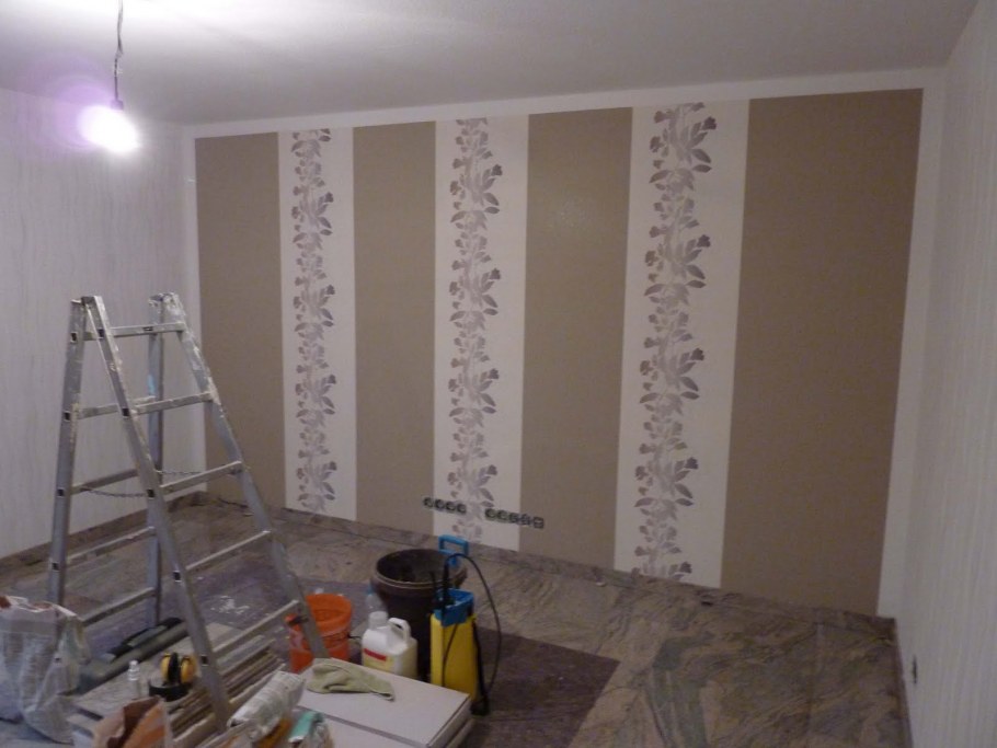 Оклеивание обоев