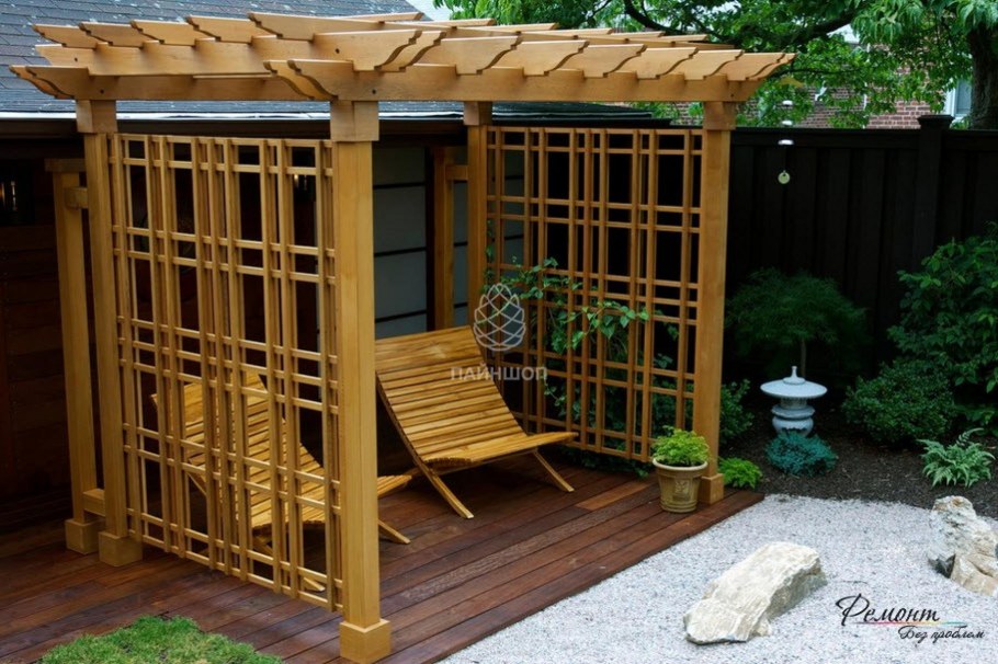 Беседка в Японии с прудиком