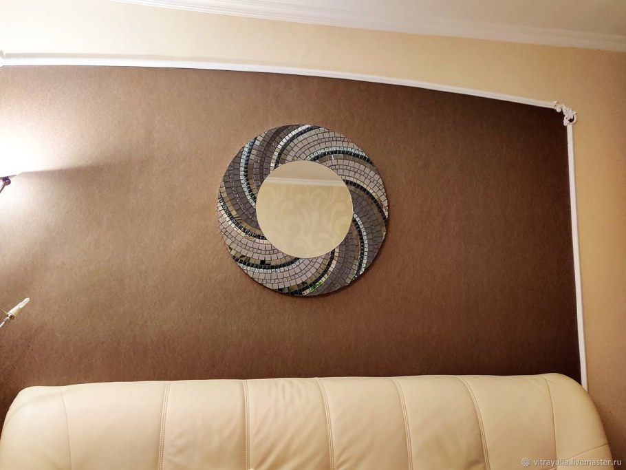 Овальное зеркало с подсветкой