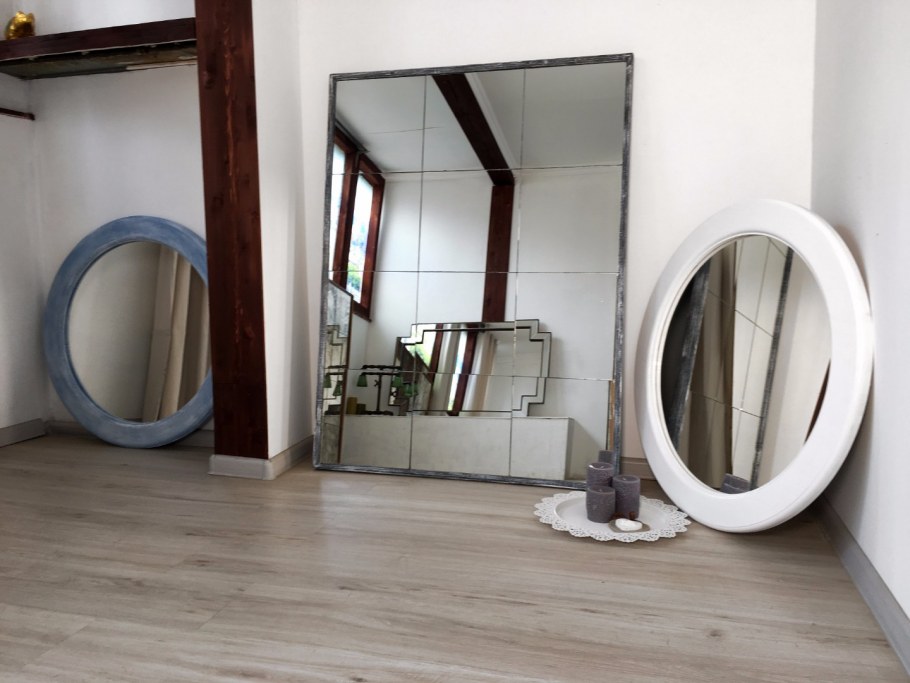 Round Hollywood Mirror