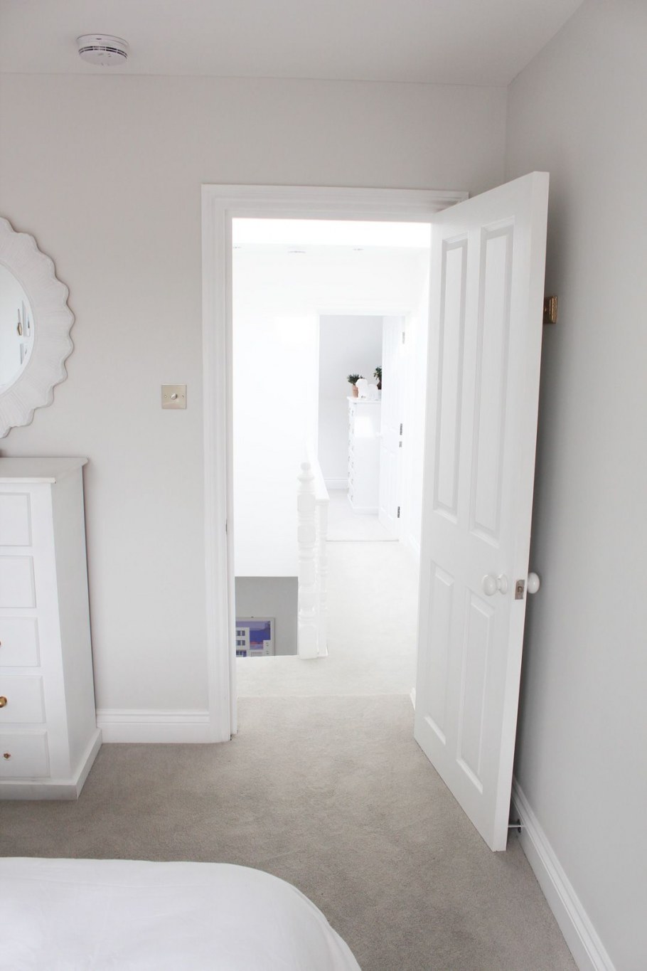 Краска Dulux 08gg 72/006 в интерьере