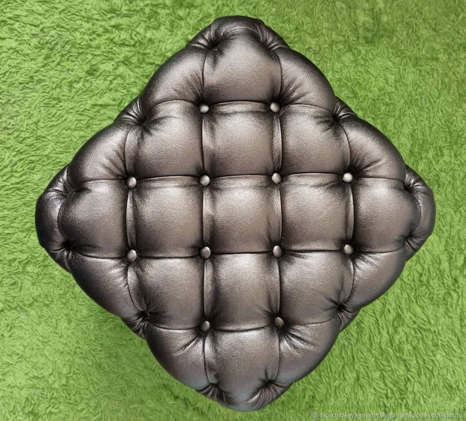 Пуфик с каретной стяжкой