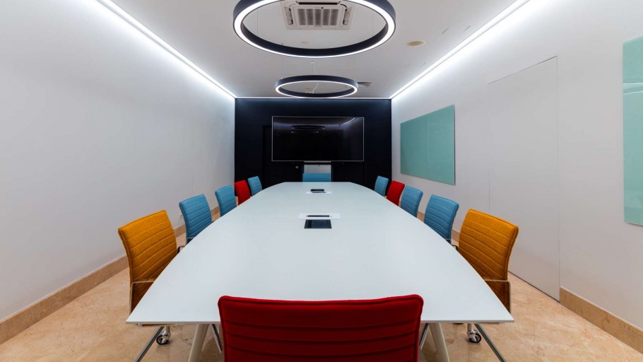 Башня Империя Холл