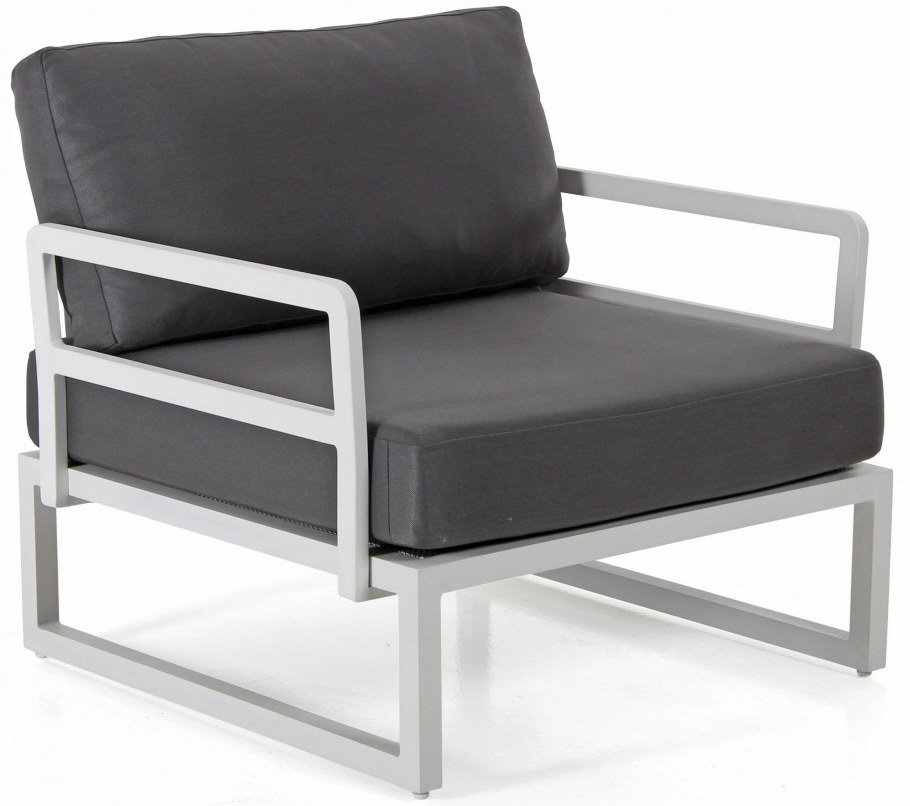 Кресло на металлическом каркасе