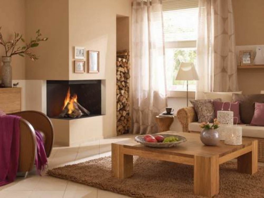 Бежевая гостиная с камином