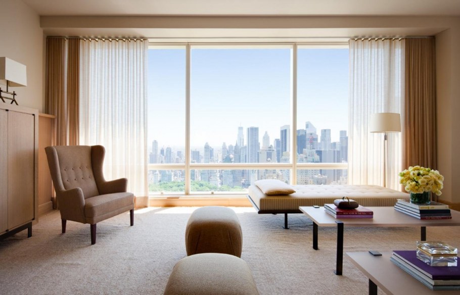 Гостиная с панорамными окнами