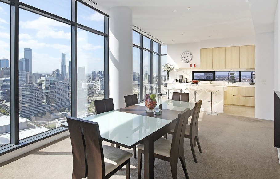 Кухня с панорамными окнами