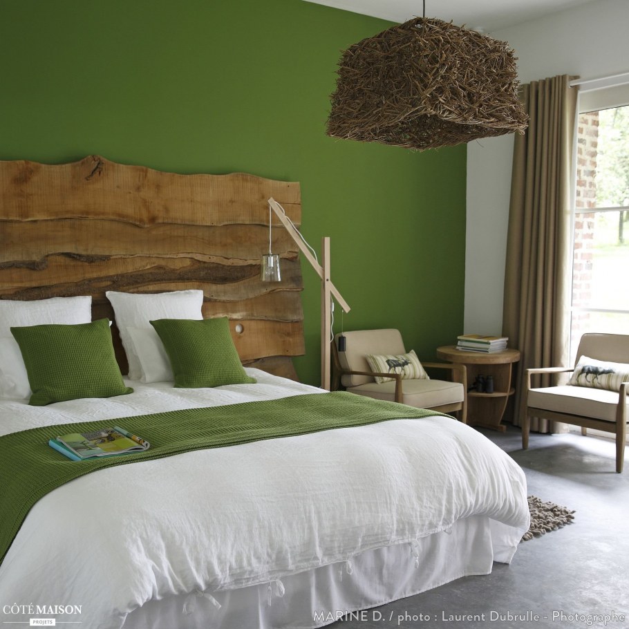 Эко стиль в зеленой спальне