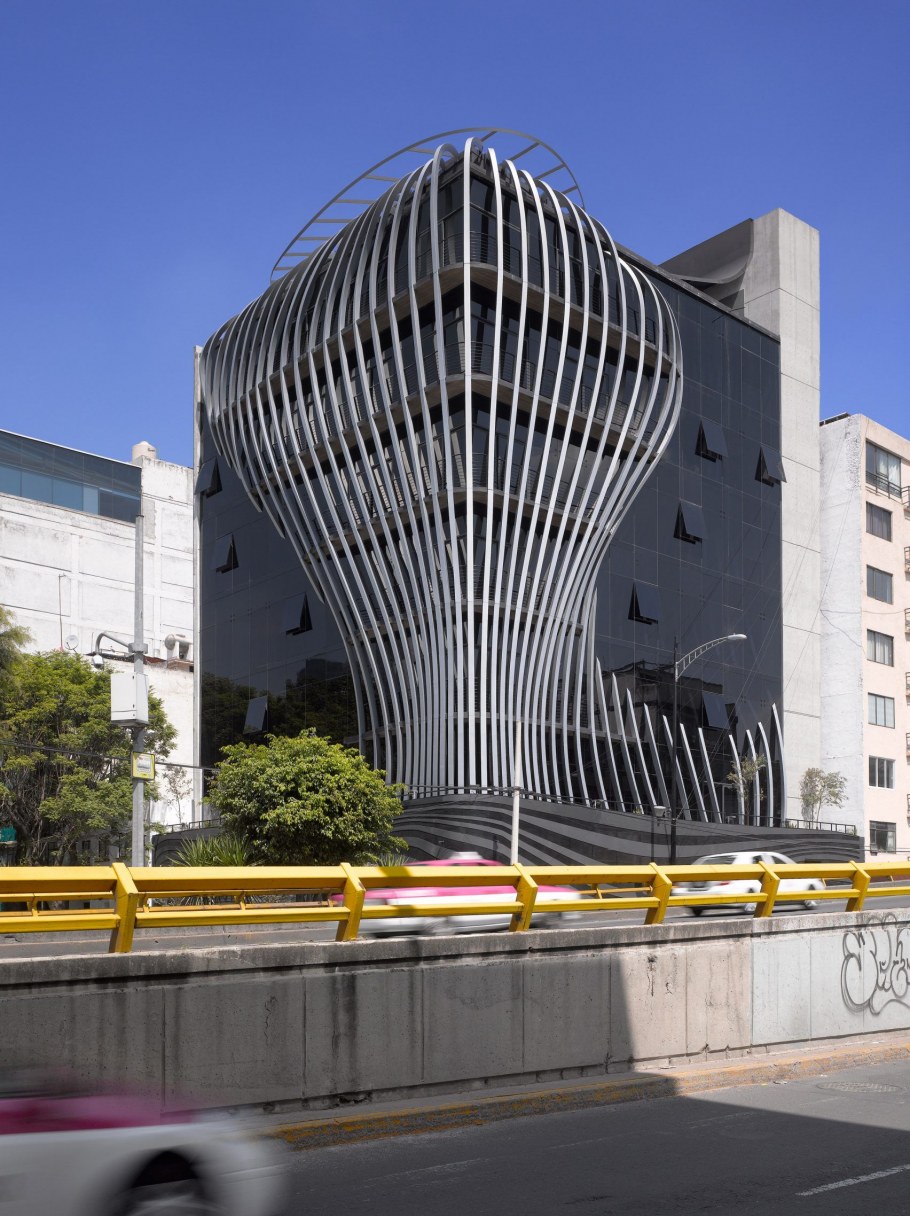 Динамический фасад