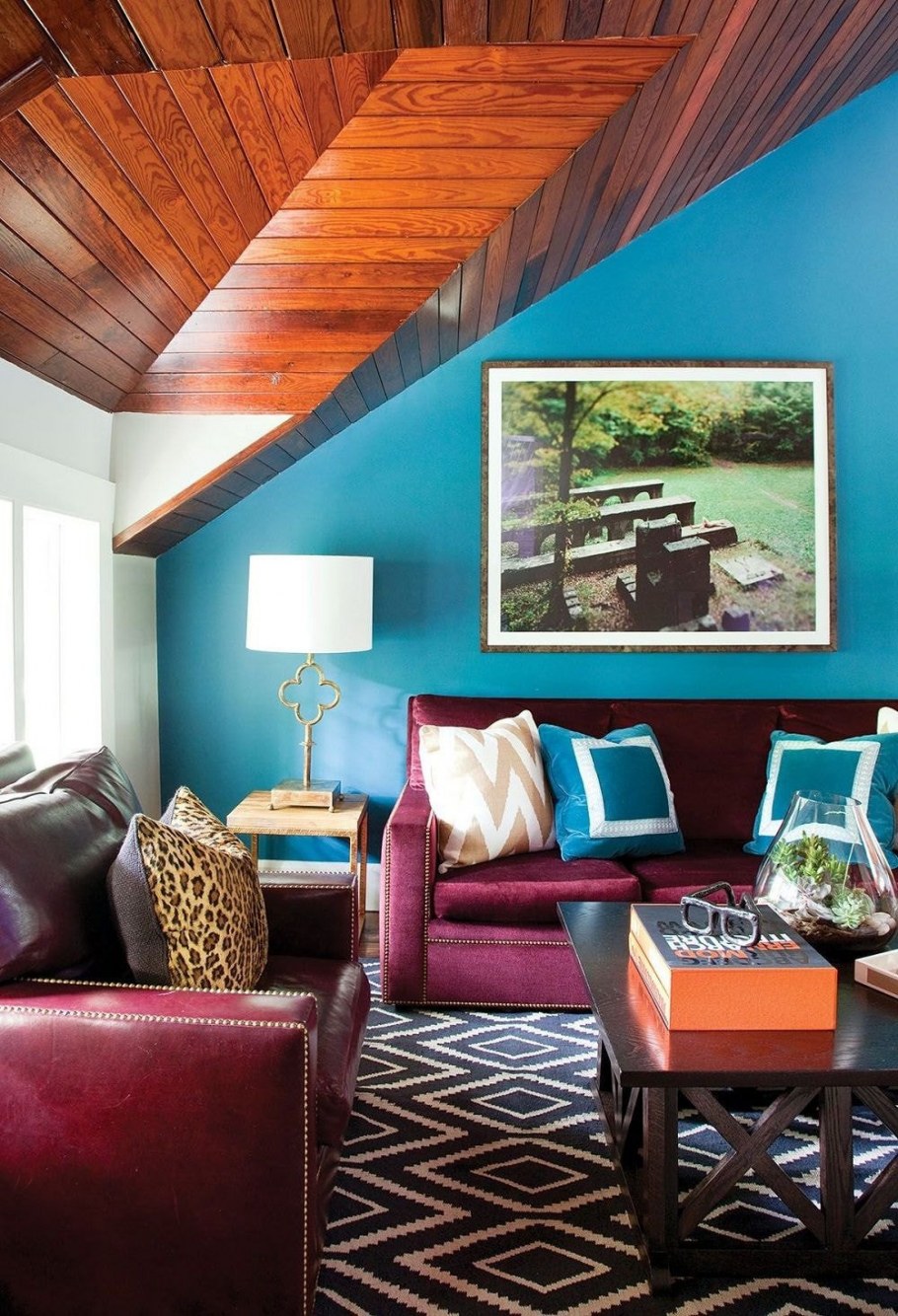 Интерьер в красно синих тонах